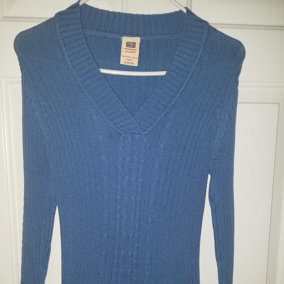 Faded Glory Sweaters - 🌷4/$20 Faded Glory EST1972  Ribbed V Neck Sweater